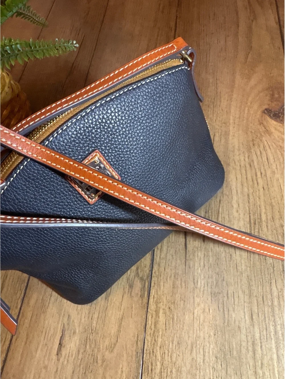 Authentic Dooney & Bourke Pebble Leather Crossbody Bag Black Tan Trim
